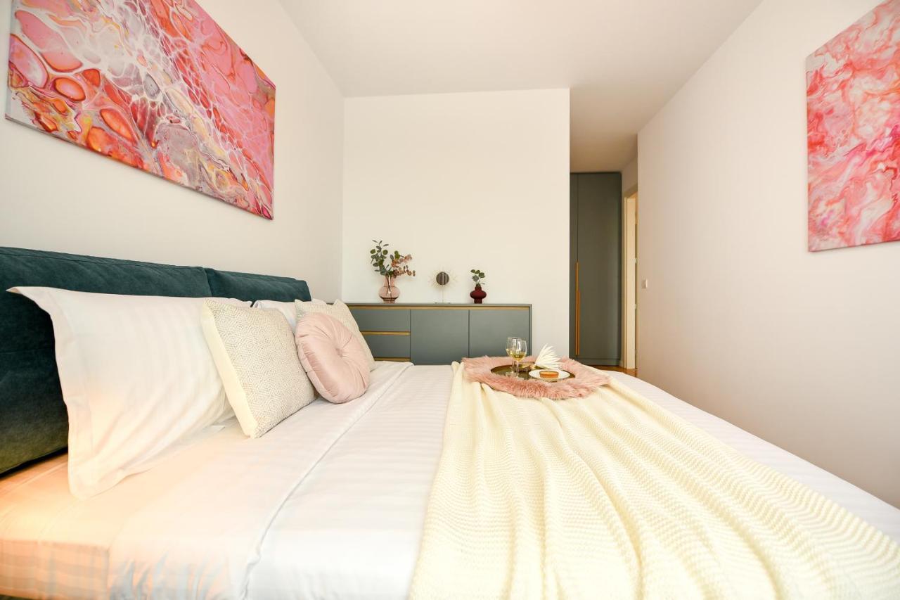 Eye Candy Romexpo 2-Bedroom With Free Parking Bucharest Exterior photo
