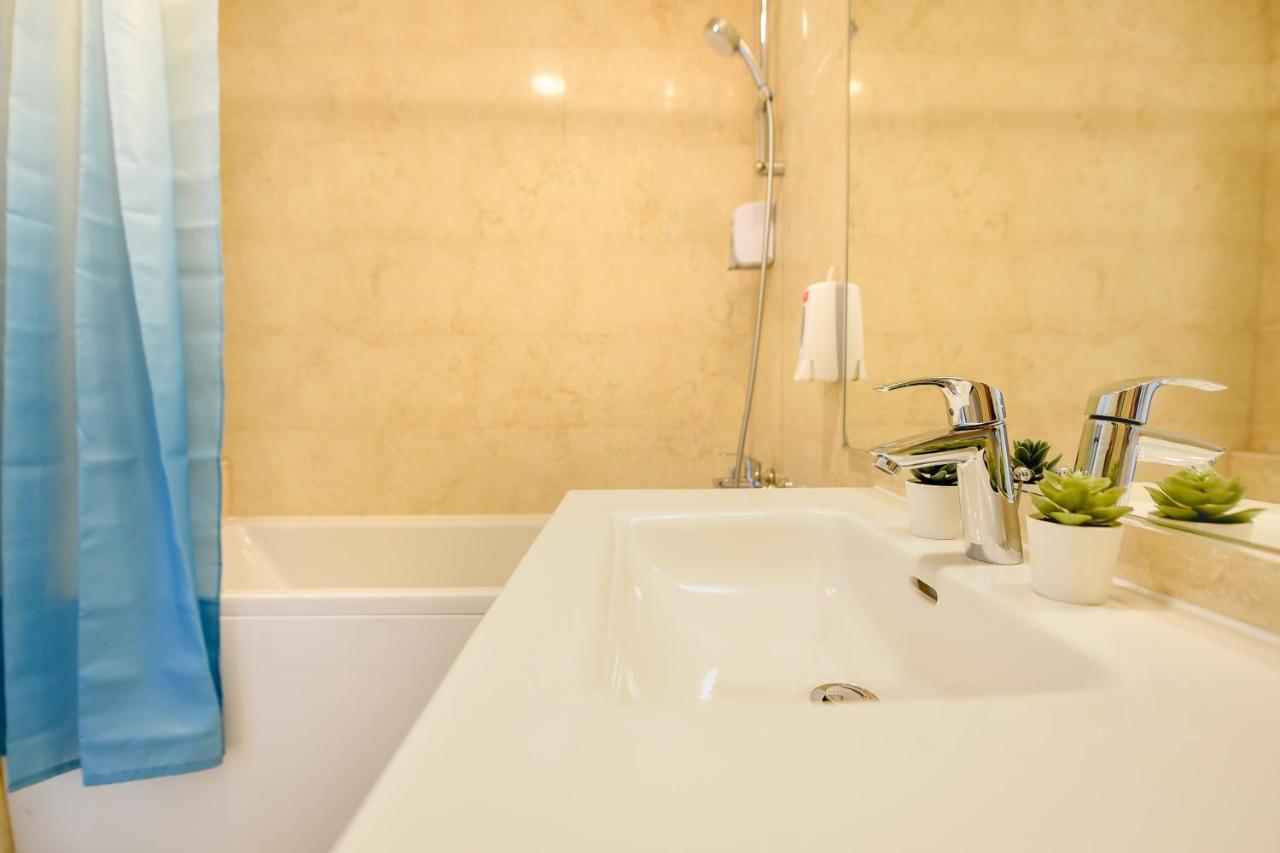 Eye Candy Romexpo 2-Bedroom With Free Parking Bucharest Exterior photo