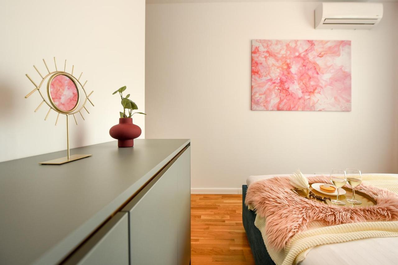Eye Candy Romexpo 2-Bedroom With Free Parking Bucharest Exterior photo
