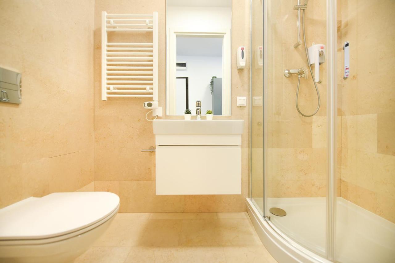 Eye Candy Romexpo 2-Bedroom With Free Parking Bucharest Exterior photo