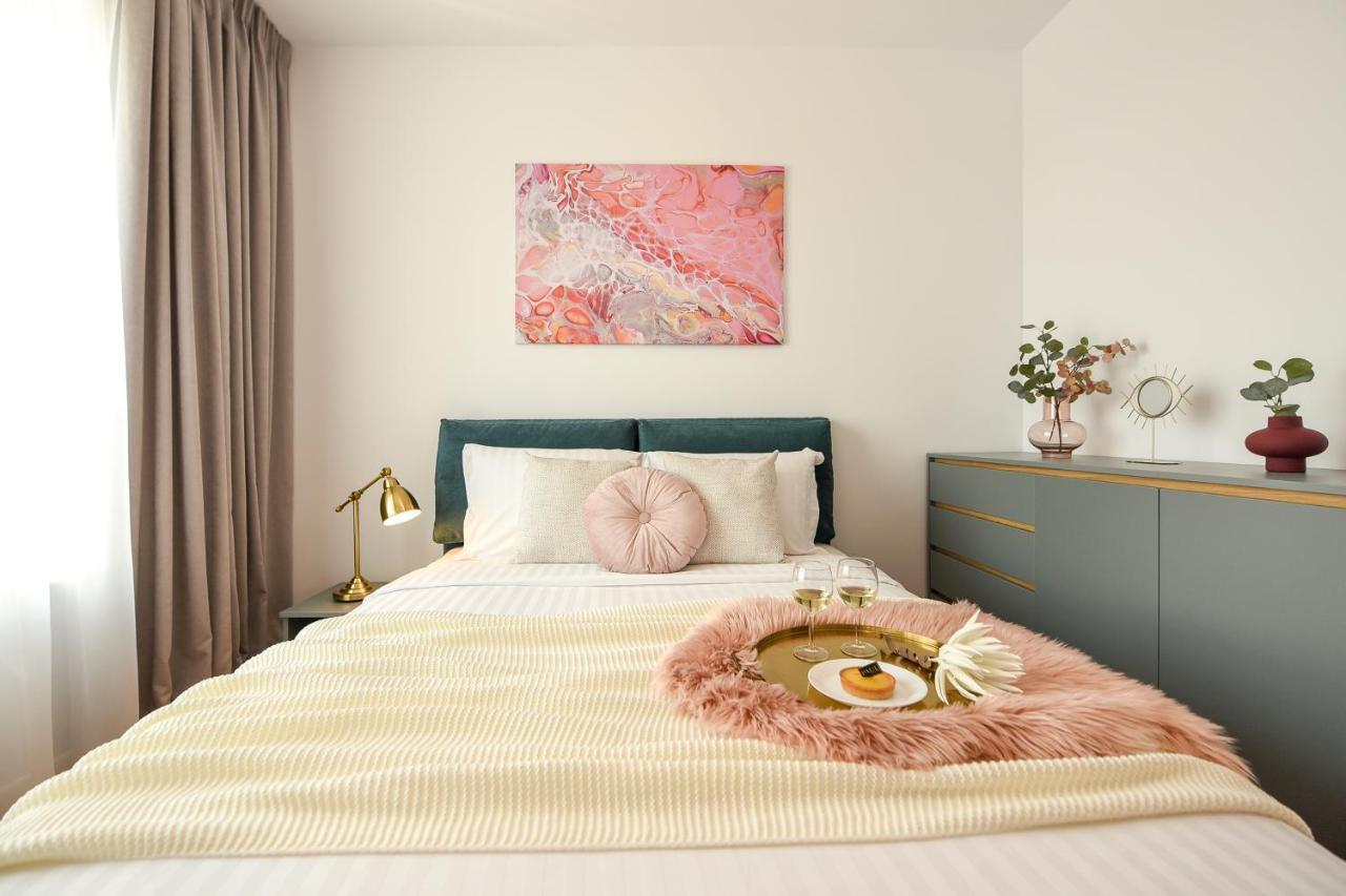 Eye Candy Romexpo 2-Bedroom With Free Parking Bucharest Exterior photo