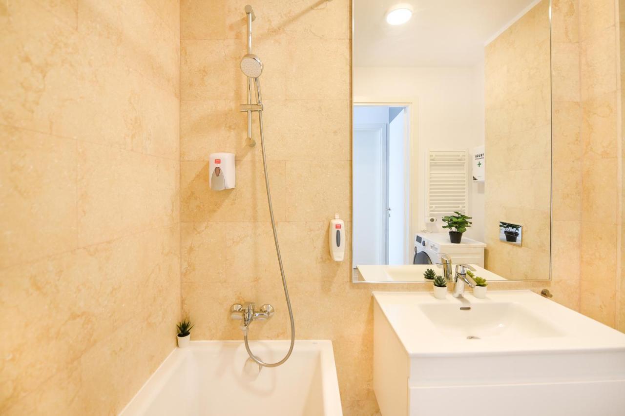 Eye Candy Romexpo 2-Bedroom With Free Parking Bucharest Exterior photo