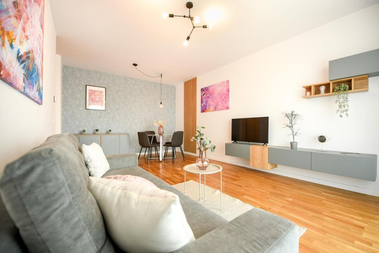 Eye Candy Romexpo 2-Bedroom With Free Parking Bucharest Exterior photo