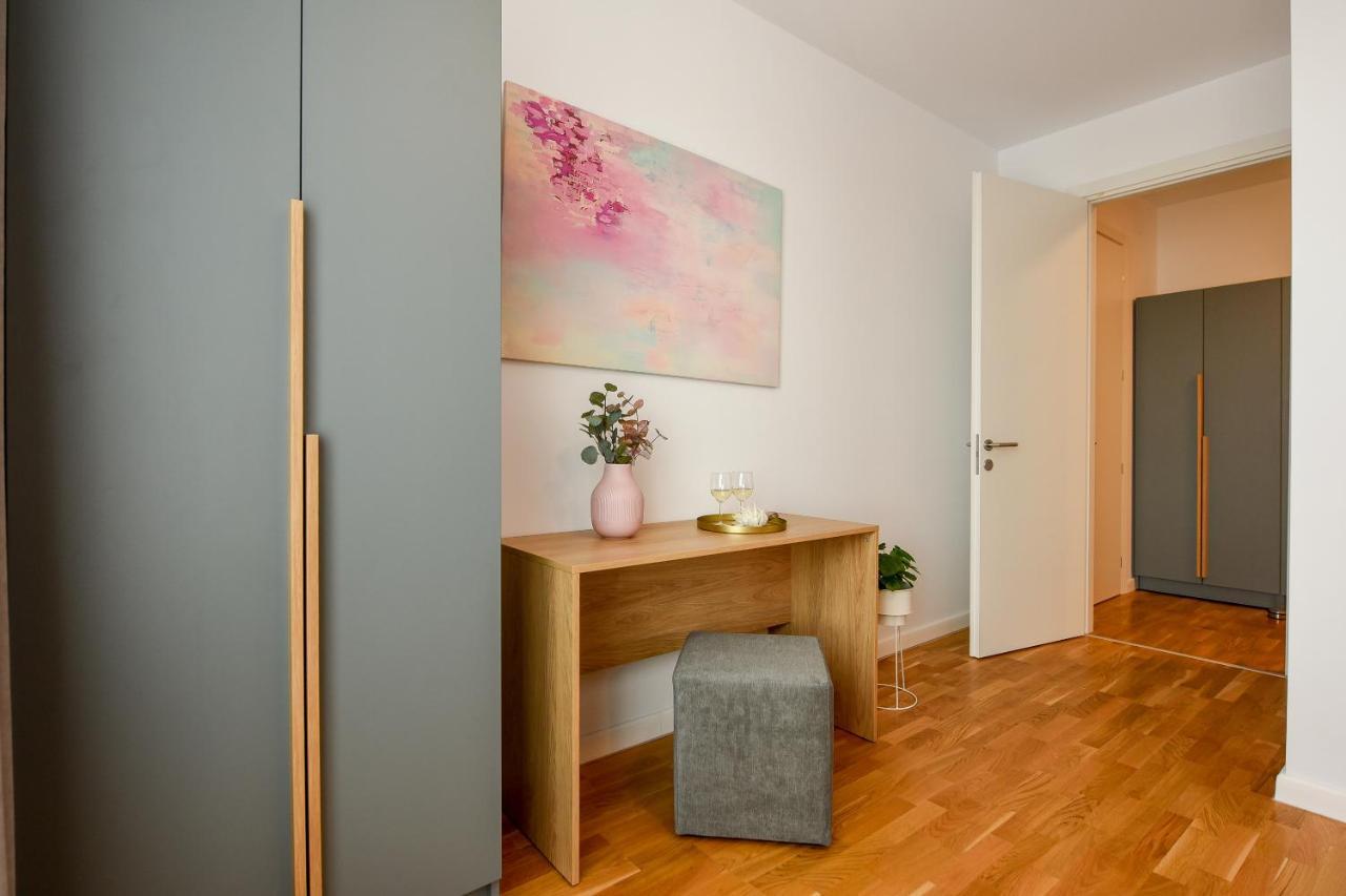 Eye Candy Romexpo 2-Bedroom With Free Parking Bucharest Exterior photo
