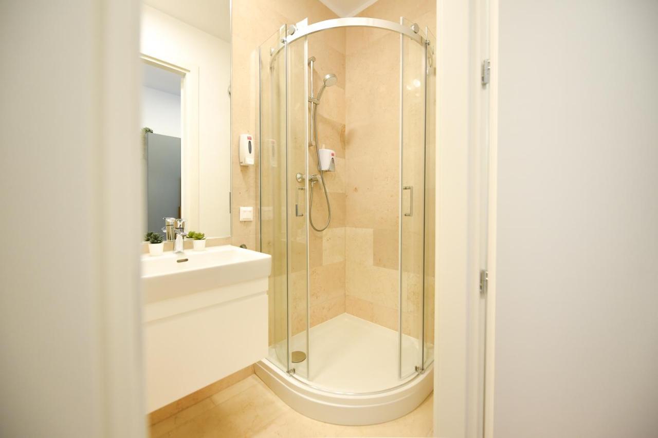 Eye Candy Romexpo 2-Bedroom With Free Parking Bucharest Exterior photo
