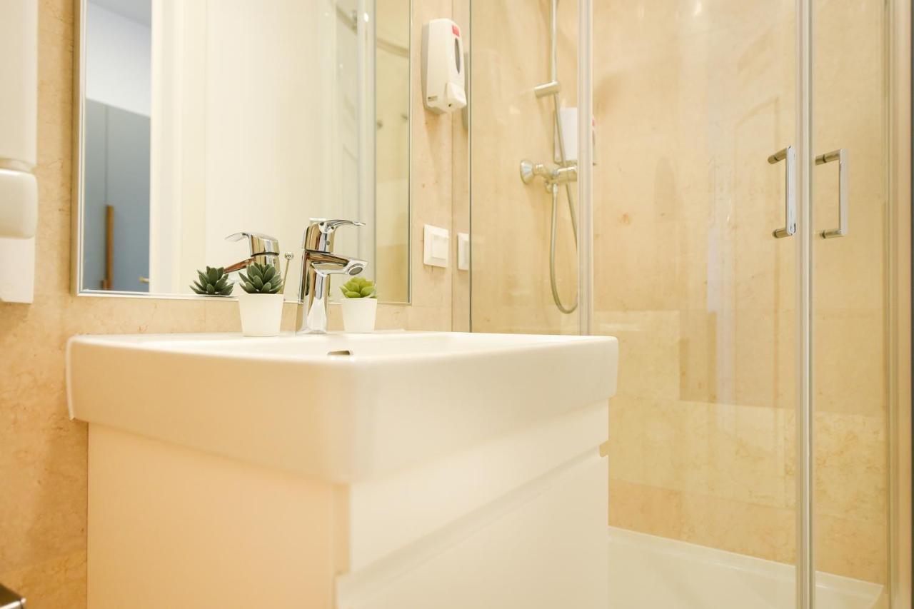 Eye Candy Romexpo 2-Bedroom With Free Parking Bucharest Exterior photo