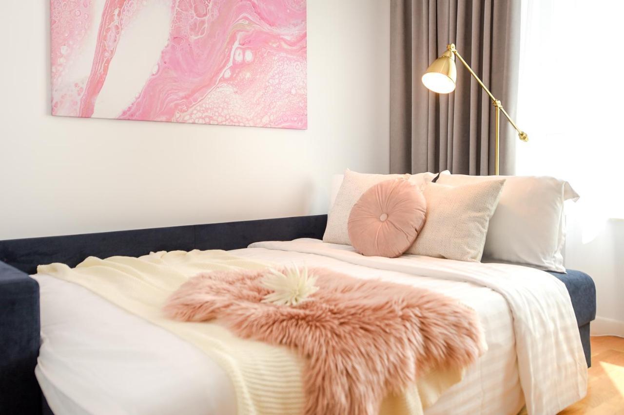 Eye Candy Romexpo 2-Bedroom With Free Parking Bucharest Exterior photo