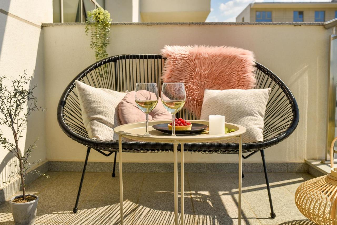 Eye Candy Romexpo 2-Bedroom With Free Parking Bucharest Exterior photo